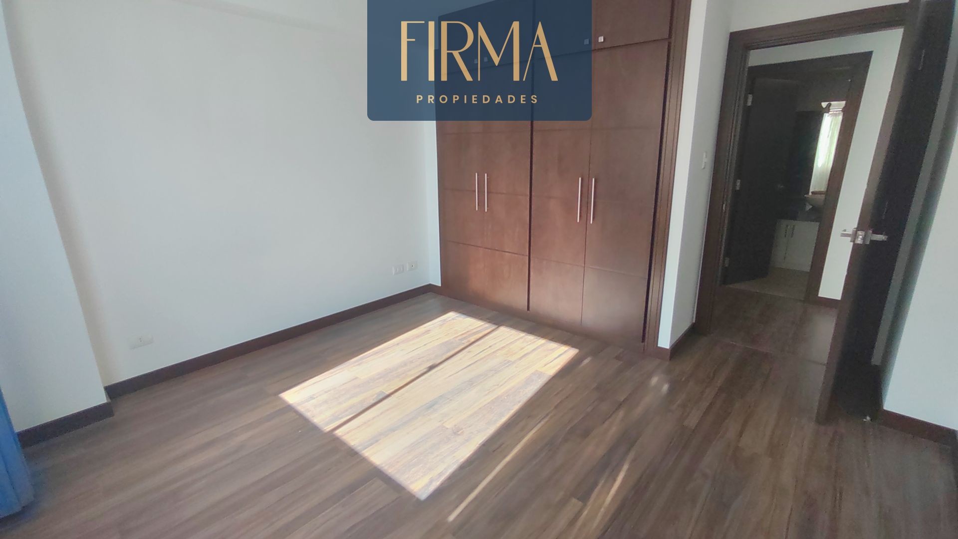 Departamento en VentaC. 22 DE CALACOTO ESQ. INOFUENTES  EDIF. LUZ SIDERAL DEPTO 402 Foto 5