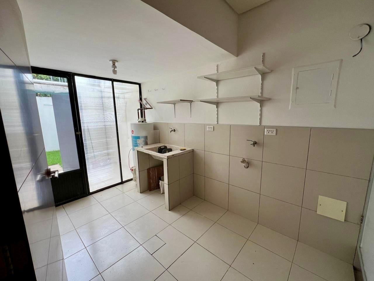 Casa En Venta de Ocasión Hermosa Casa en Condominio Las Palmas II Foto 5