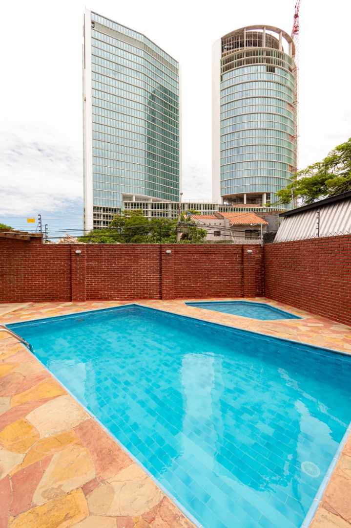 Departamento en VentaCONDOMINIO ARANJUEZ 
En pleno corazón empresarial Av. San Martín esquina calle I Este. 4 dormitorios 3 baños 2 parqueos Foto 9