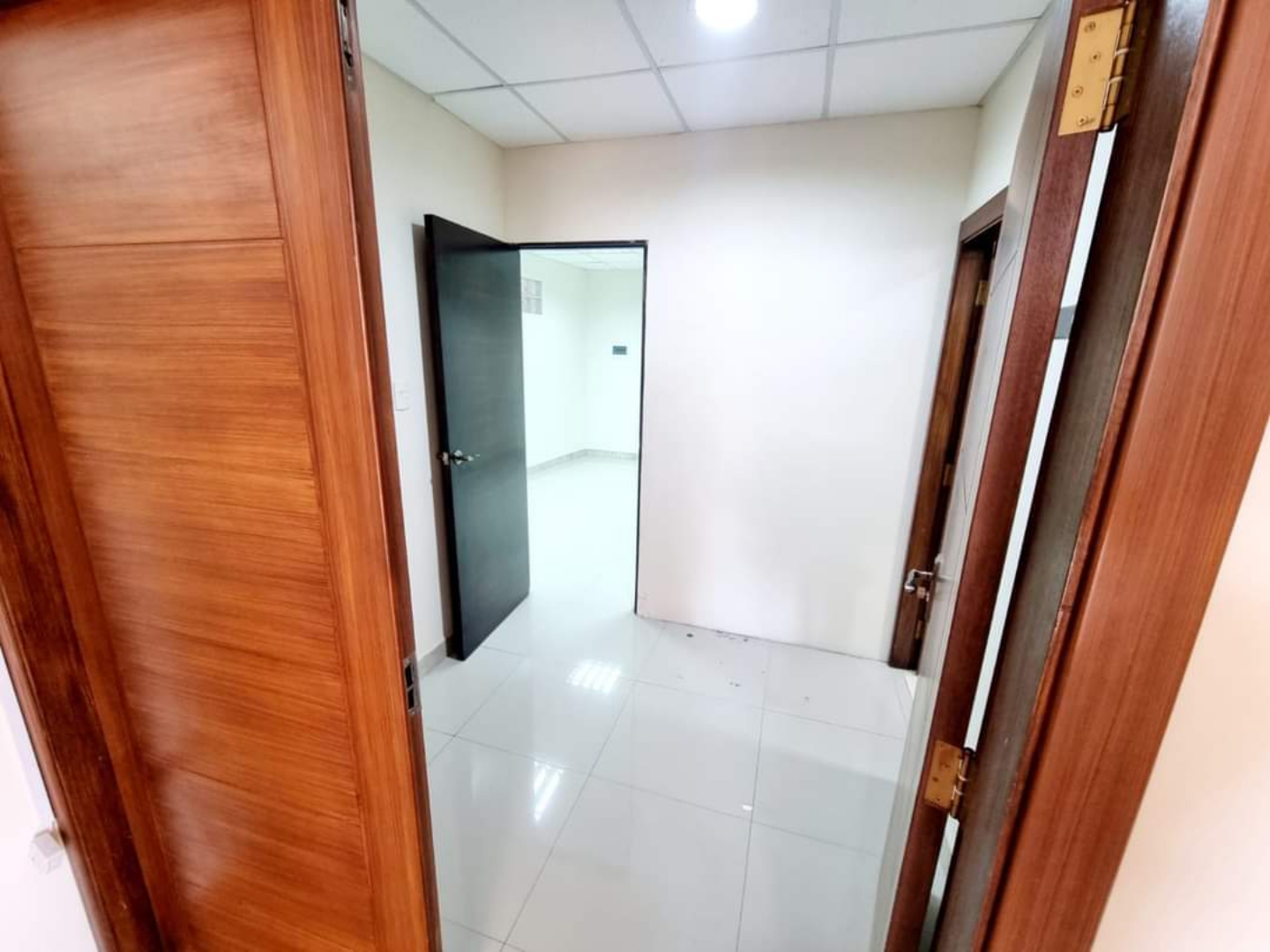 Oficina en Achumani en La Paz 1 dormitorios 2 baños  Foto 3