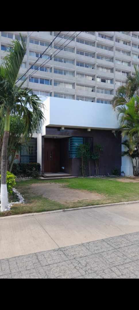 Casa en VentaCasa en condominio cerrado, 7 anillo al norte.   3 dormitorios 5 baños 2 parqueos Foto 2