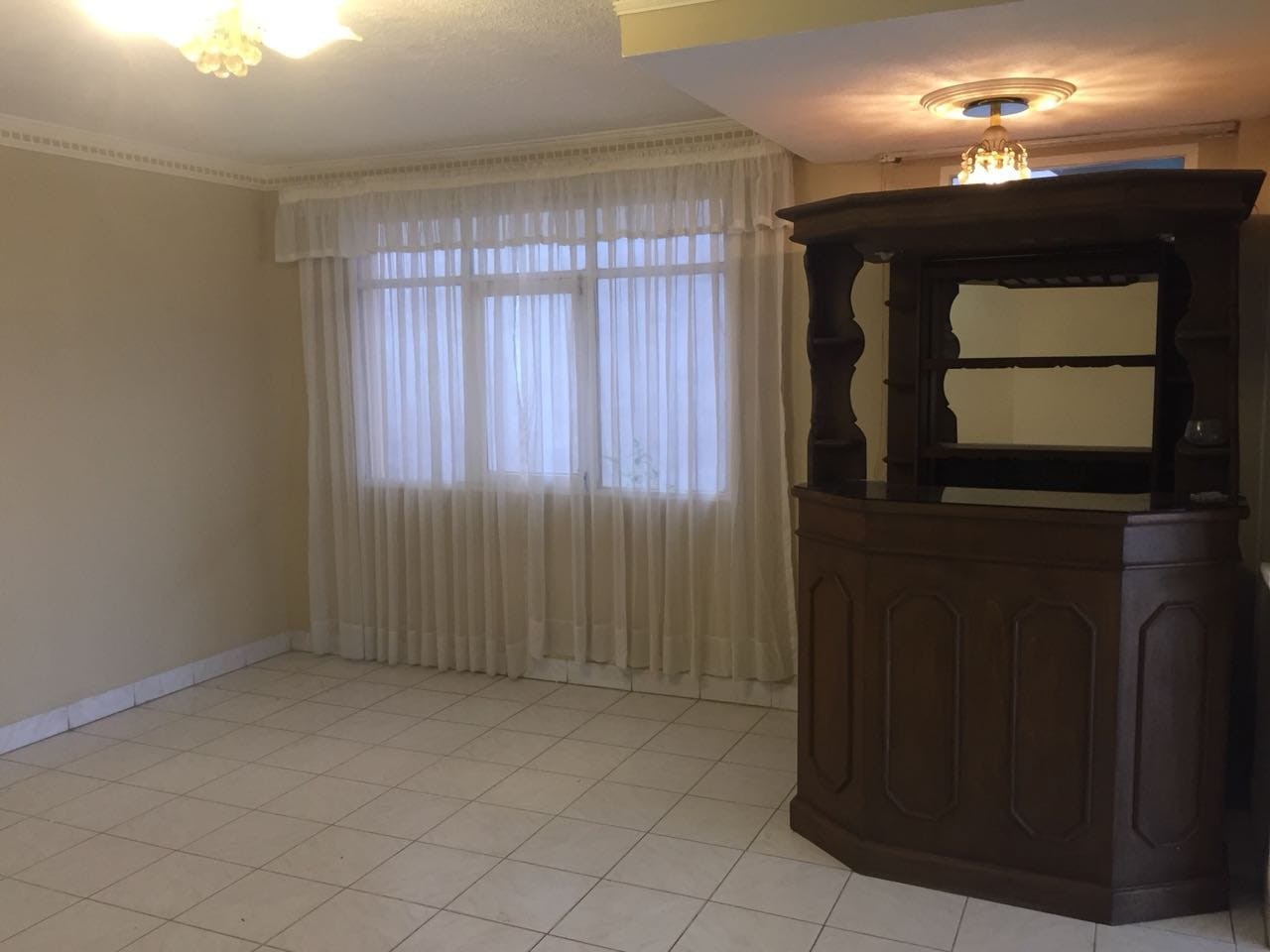 Casa Avenida Atahuallpa frente al segundo tanque de semapa Foto 3