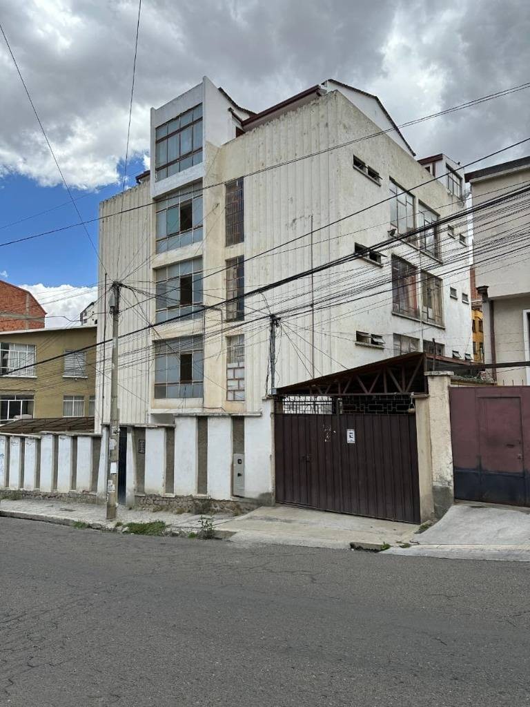 Departamento en VentaMIRAFLORES, CALLE JORGE SAENZ Foto 1