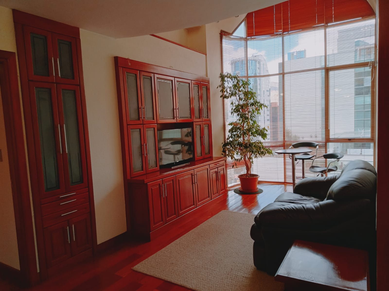 En Alquiler a $us 1,600 Foto 3