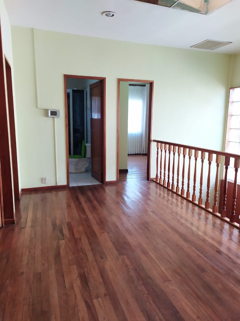 Casa en Miraflores en La Paz 4 dormitorios 4 baños 3 parqueos Foto 17