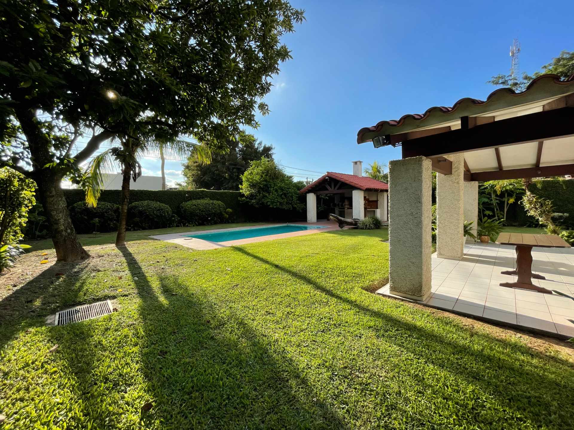 Casa en Entre 4to y 5to anillo Oeste en Santa Cruz de la Sierra 3 dormitorios 6 baños 4 parqueos Foto 9