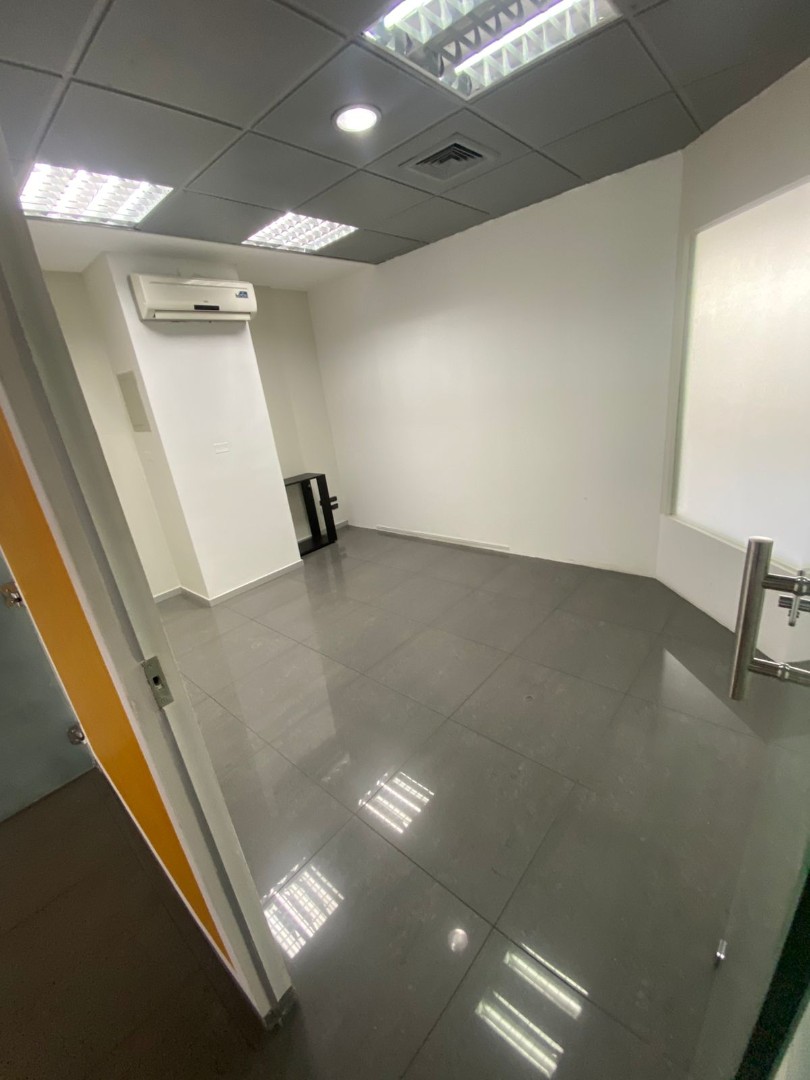 Oficina en VentaOFICINA EN VENTA O ALQUILER TORRE DUO ZONA EQUIPETROL 3 dormitorios 1 baños 1 parqueos Foto 4