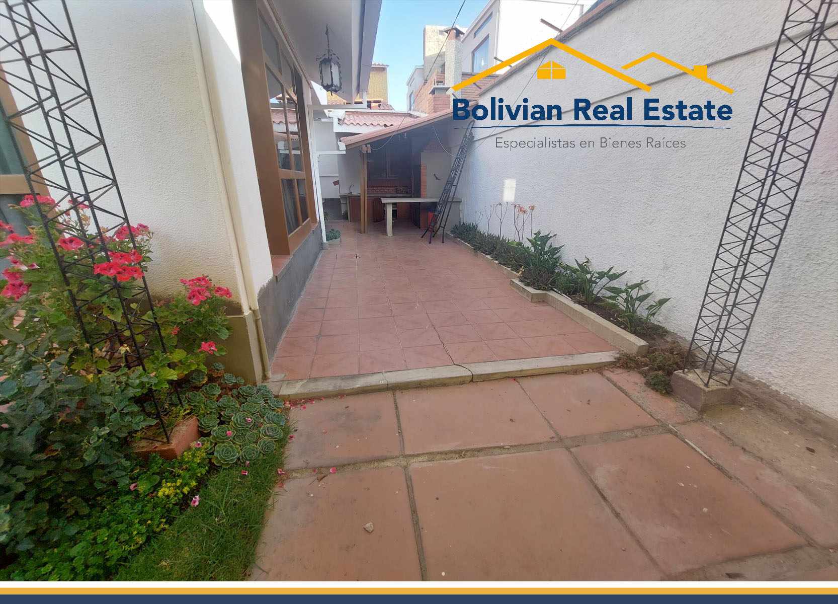 Casa en VentaACHUMANI BAJO CALLE 14, LINDA CASA EN VENTA 3 dormitorios 3 baños 2 parqueos Foto 14