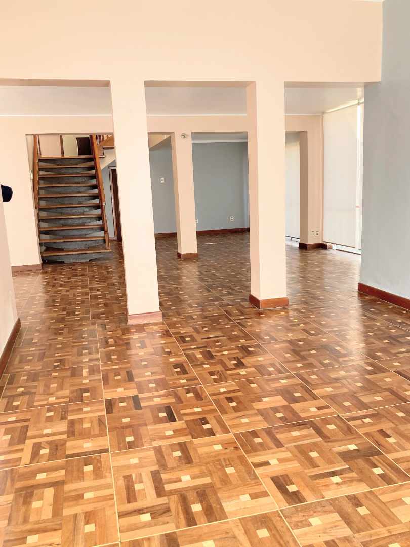 Casa en Calacoto en La Paz 4 dormitorios 3 baños 4 parqueos Foto 5