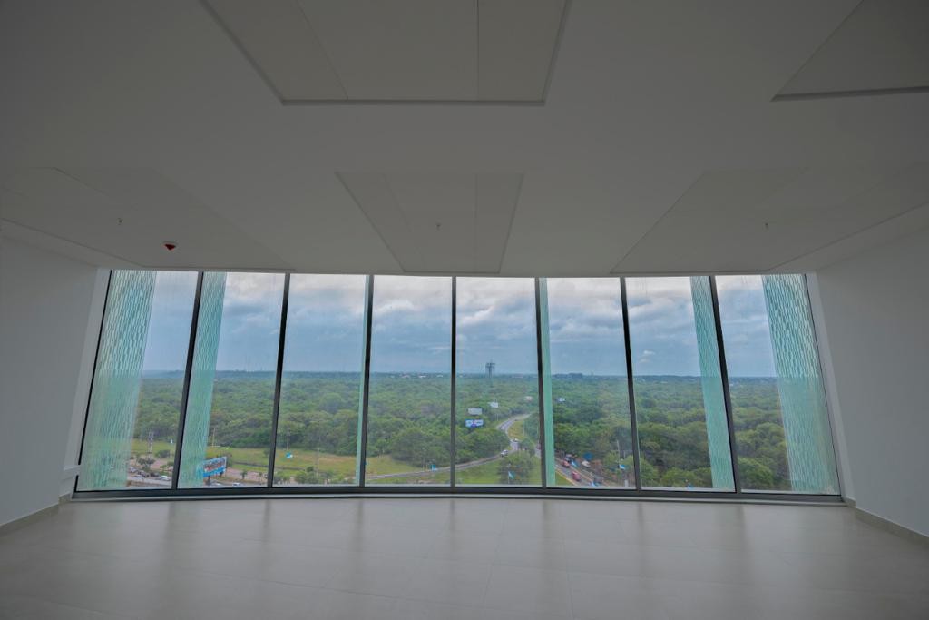 Oficina en Equipetrol en Santa Cruz de la Sierra 1 dormitorios 1 baños  Foto 8