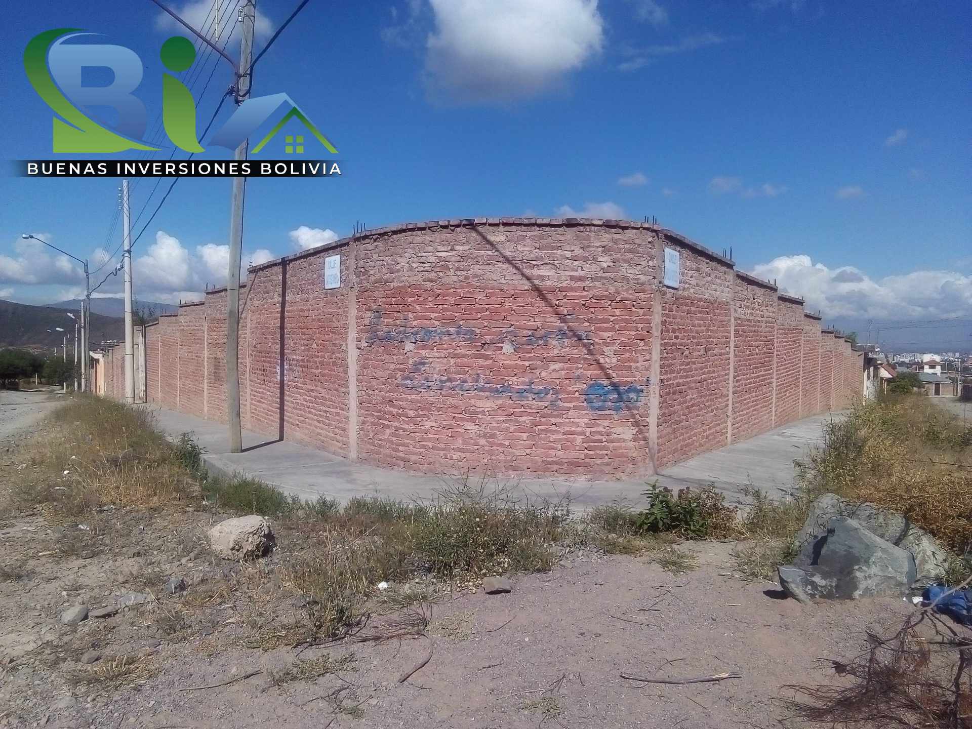 Terreno en Venta$us.190.000 LOTE AMURALLADO ESQUINA SUP.1003M2 URB. PEDREGAL ZONA  PACATA    Foto 2