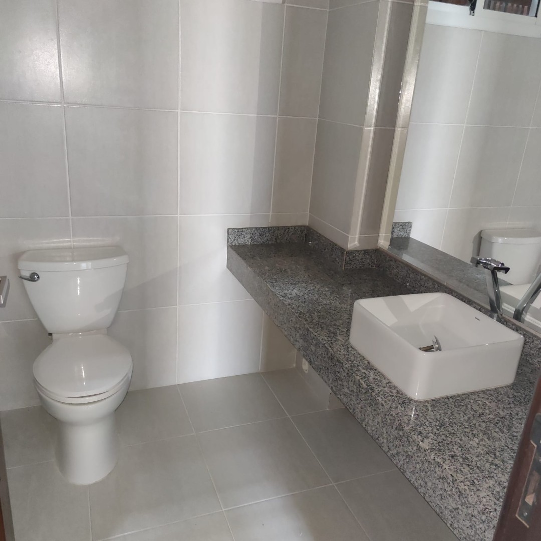 Oficina en AlquilerEQUIPETROL CALLE LOS LIRIOS ESQUINA FLAMBOYANOS 10 dormitorios 6 baños  Foto 8