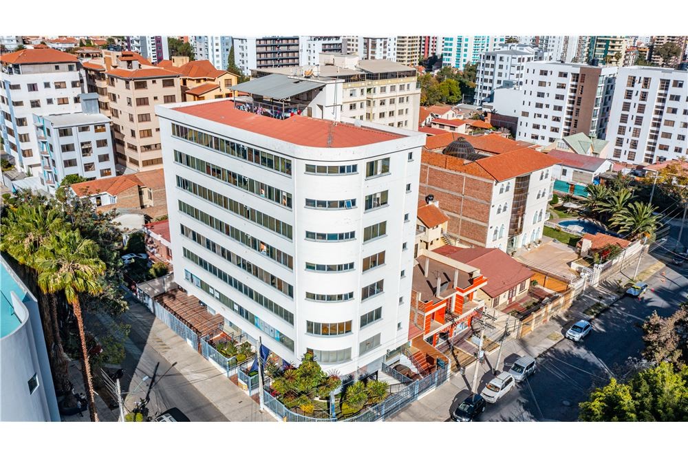 Departamento en VentaEDIFICIO TARIJA, CALLE TUPAC AMARU- ZONA CALA CALA 3 dormitorios 4 baños 1 parqueos Foto 1