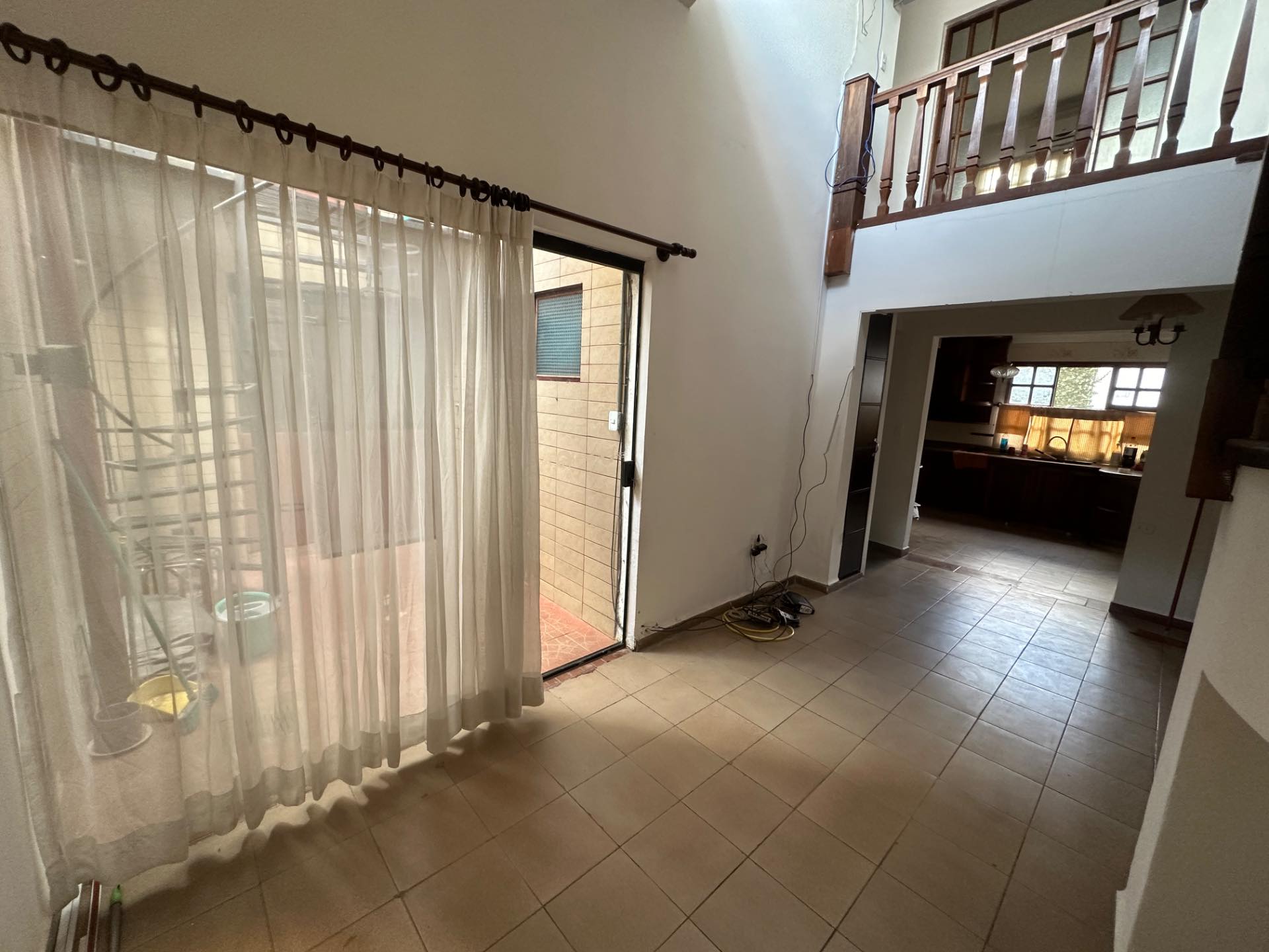 Casa en AlquilerBarrio Hamacas Calle 7 Oeste (Av. Beni y 4to Anillo) 3 dormitorios 2 baños 2 parqueos Foto 6