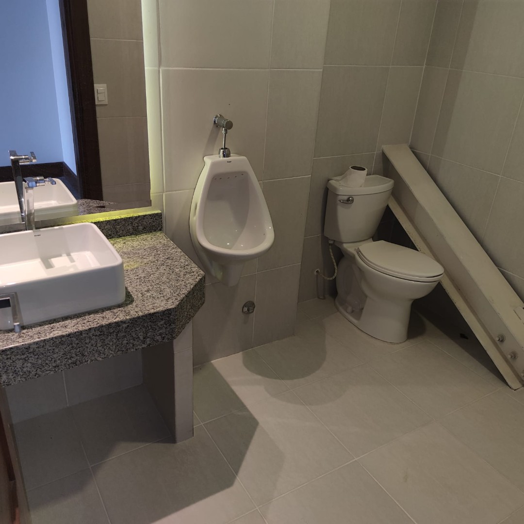 Oficina en AlquilerEQUIPETROL CALLE LOS LIRIOS ESQUINA FLAMBOYANOS 10 dormitorios 6 baños  Foto 9