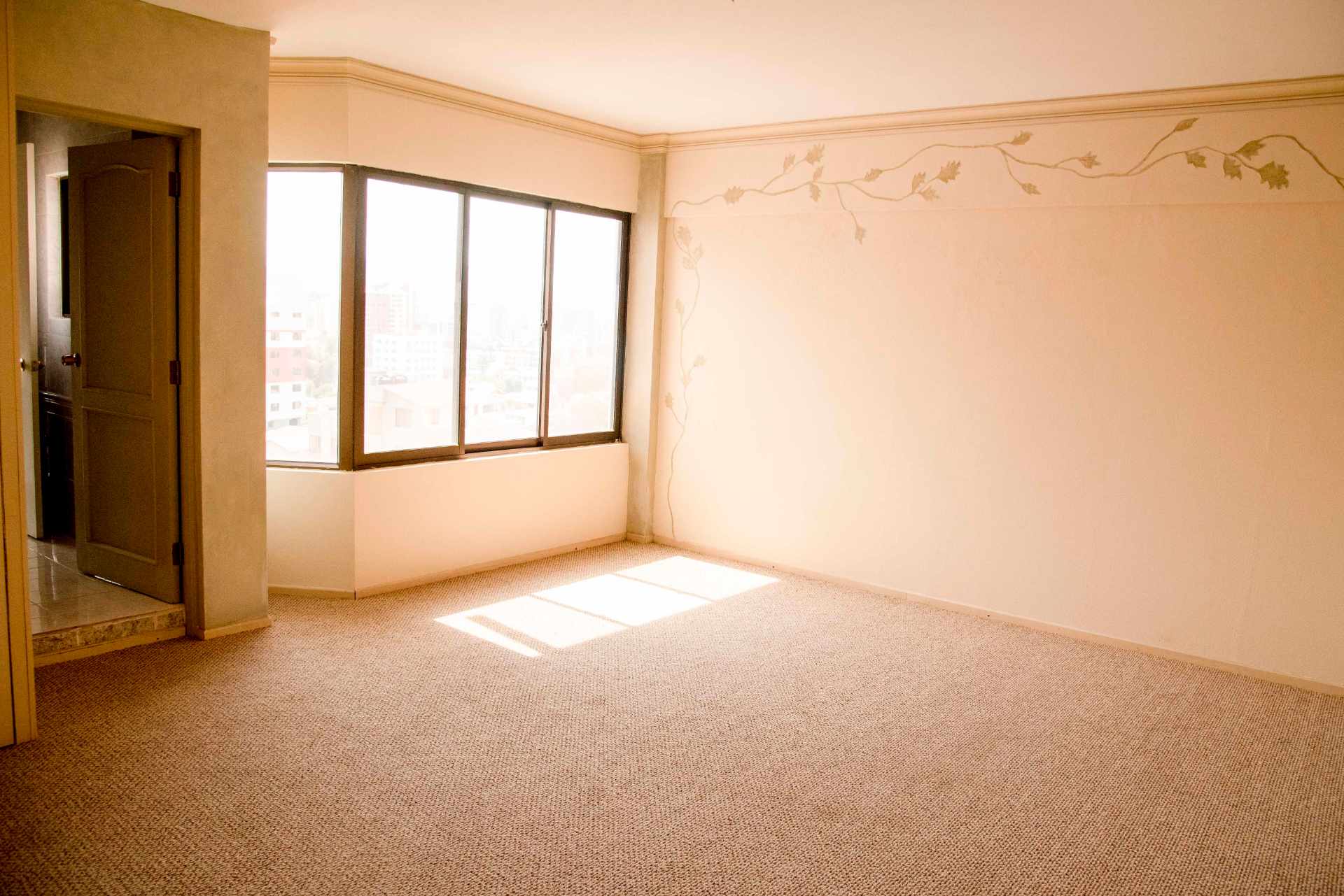 Departamento en Cala Cala en Cochabamba 4 dormitorios 5 baños 1 parqueos Foto 4