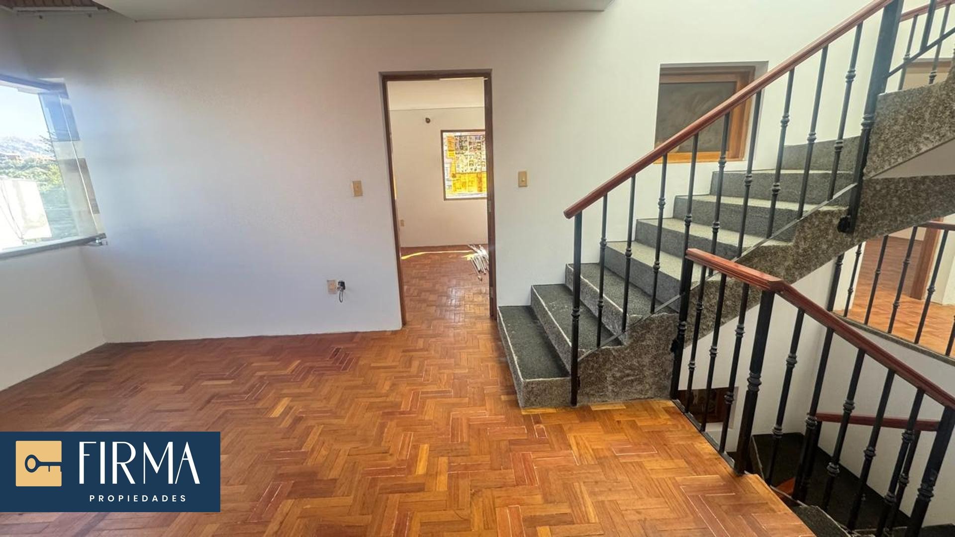 Casa en Achumani en La Paz 6 dormitorios 4 baños 2 parqueos Foto 11