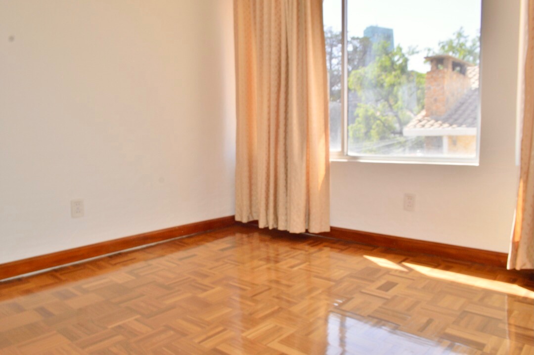 Casa CASA DE 5 DORMITORIOS EN ALQUILER, CALACOTO. PARA VIVIENDA Y OFICINA Foto 15