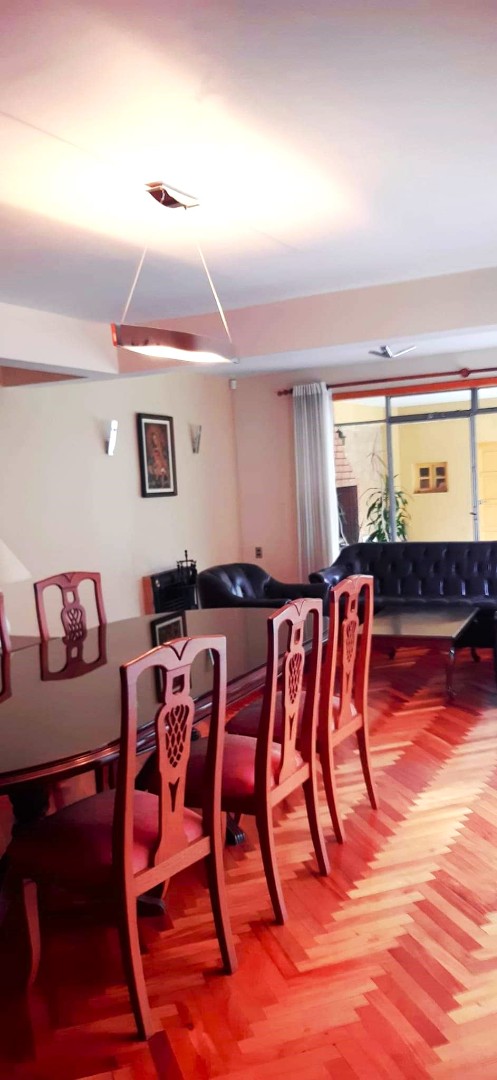 Casa en AlquilerCALACOTO -  EXCELENTE UBICACION 4 dormitorios 4 baños 5 parqueos Foto 5