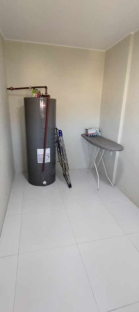 Departamento en AlquilerBAJO SOPOCACHI 3 dormitorios 3 baños 1 parqueos Foto 2