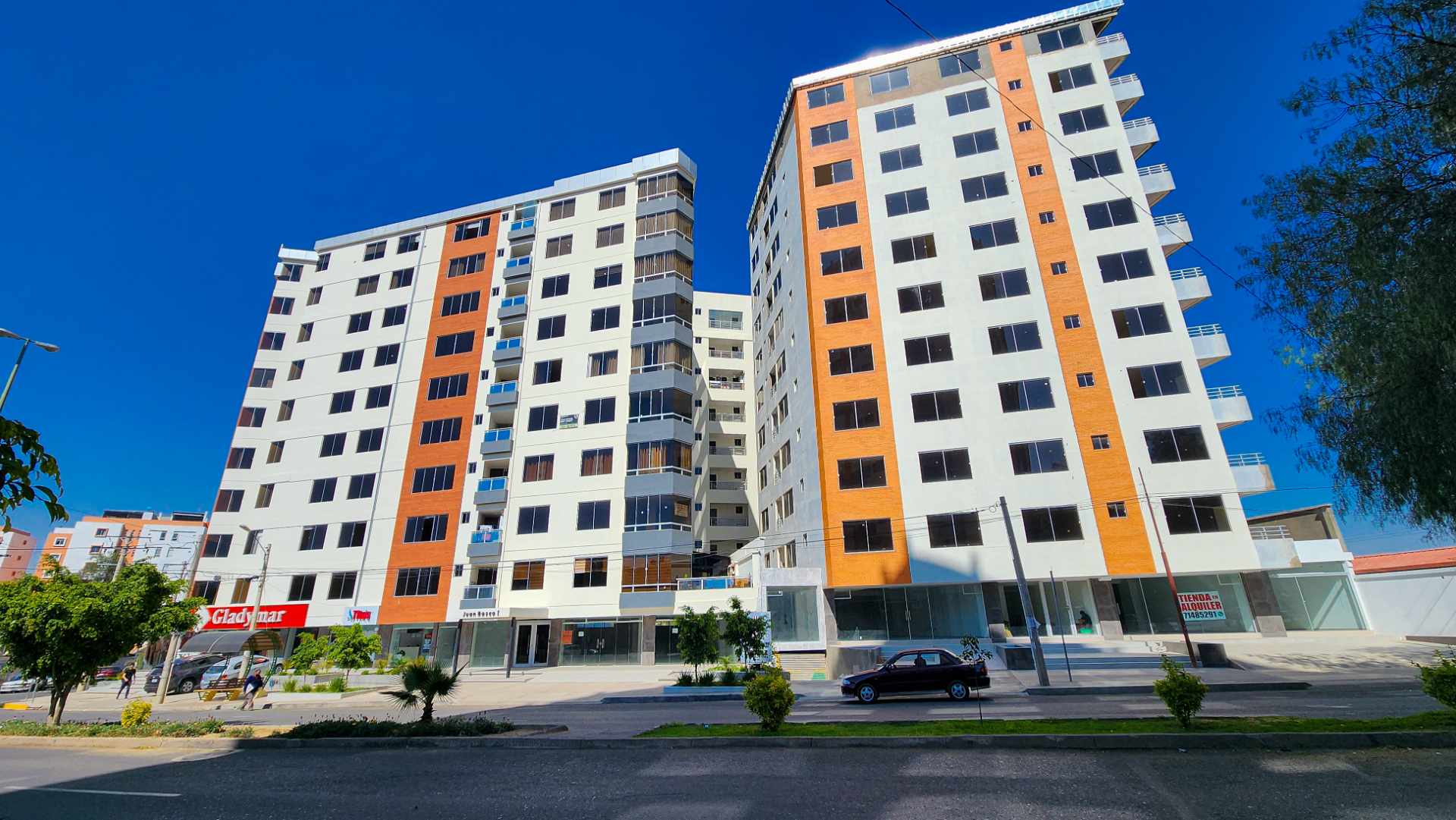 Departamento en Sarco en Cochabamba 4 dormitorios 3 baños 2 parqueos Foto 1