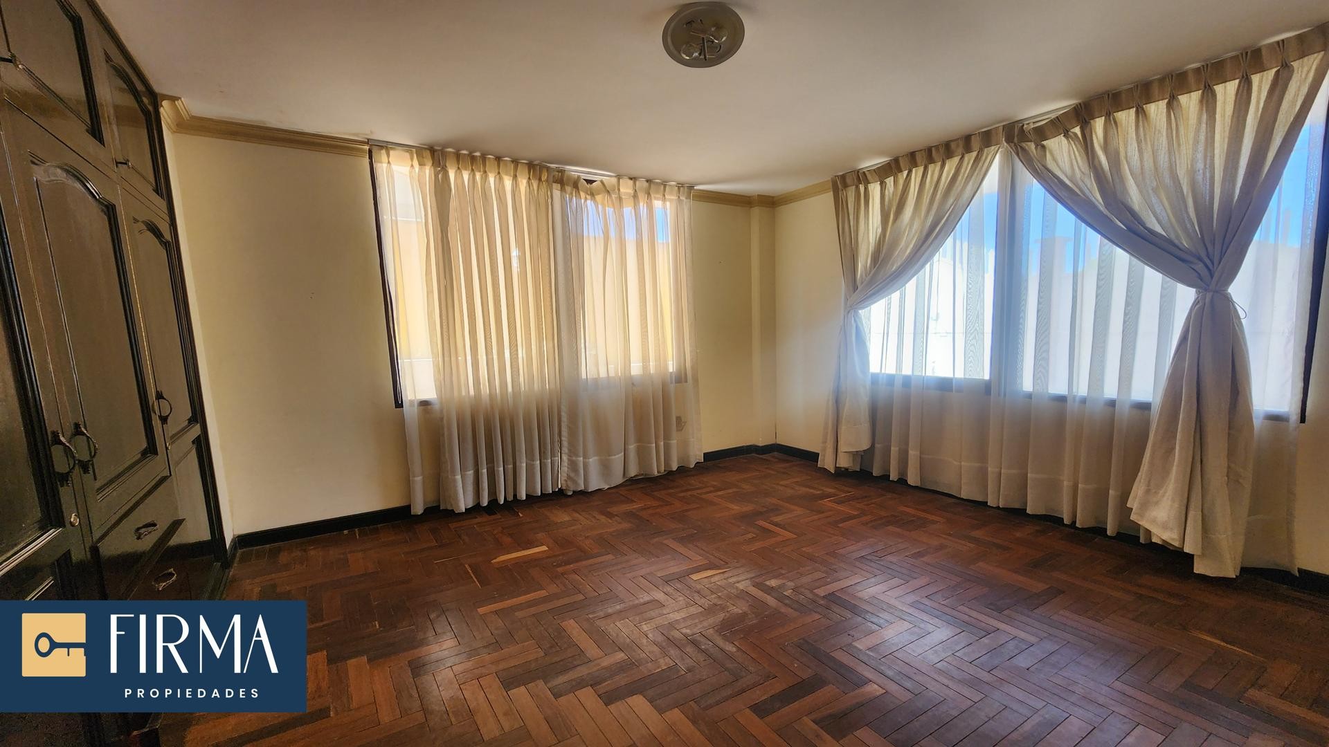 Departamento en VentaDEPARTAMENTO EN VENTA, ACHUMANI 3 dormitorios 2 baños  Foto 2
