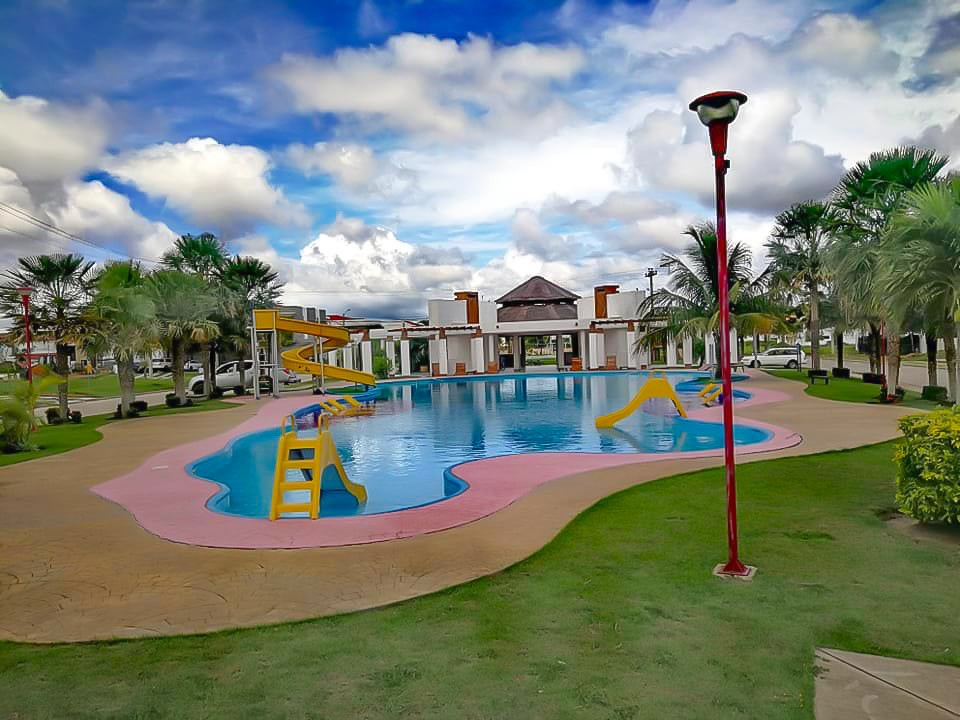 Casa en Venta<b>CASA EN VENTA SANTA CRUZ DE LA COLINA</b> 4 dormitorios 4 baños 4 parqueos Foto 2