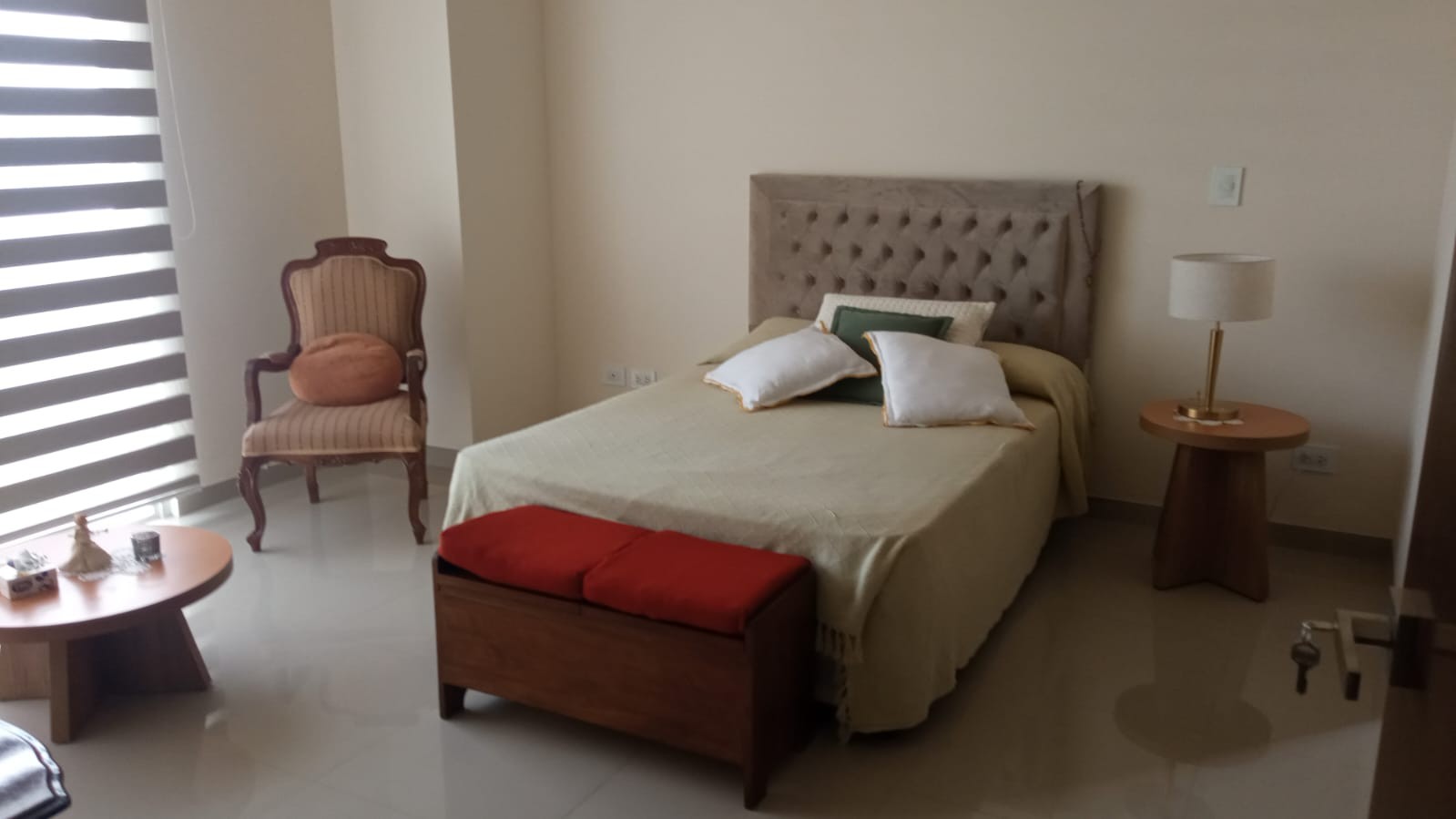 Departamento en Entre 1er y 2do anillo Sur en Santa Cruz de la Sierra 2 dormitorios 2 baños 1 parqueos Foto 1