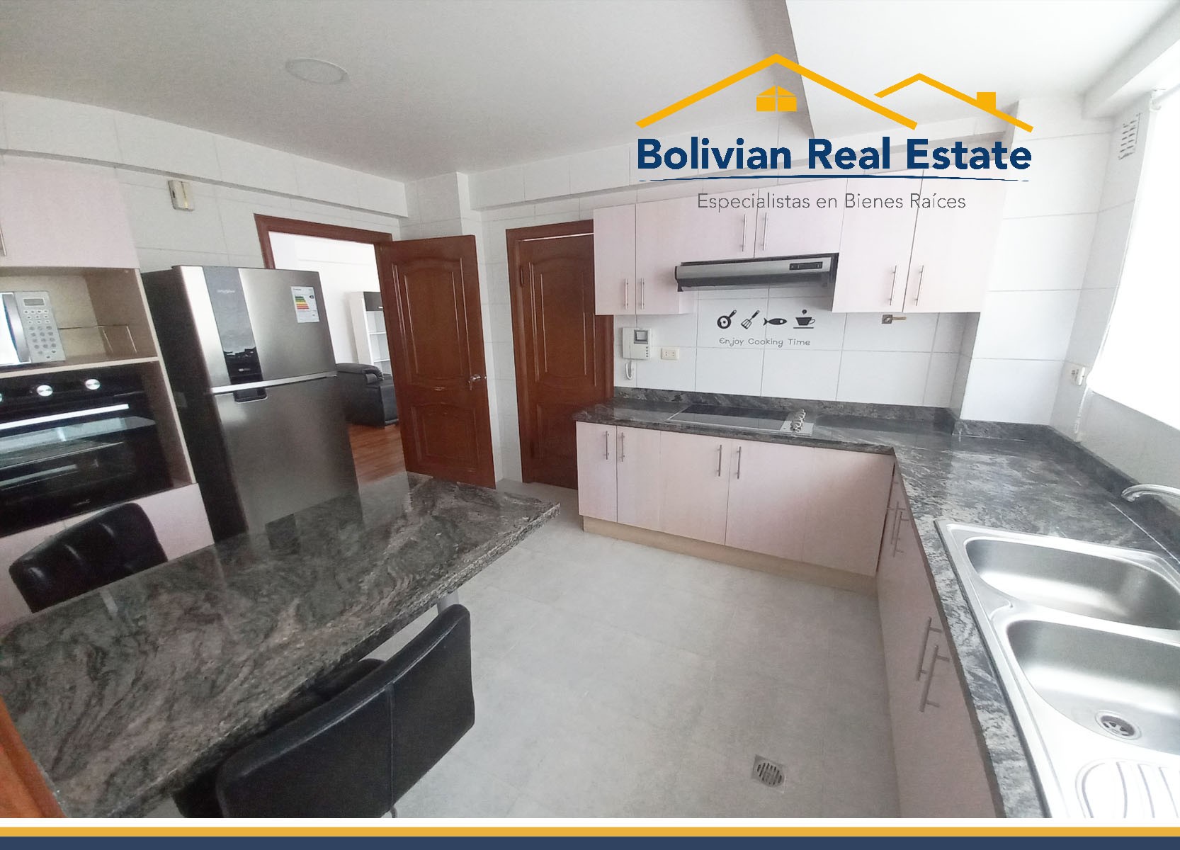 Departamento en AlquilerCALACOTO, Av. BALLIVIAN, TE OFRECEMOS UN  SOLEADO DEPARTAMENTO AMOBLADO EN ALQUILER 4 dormitorios 3 baños 1 parqueos Foto 5