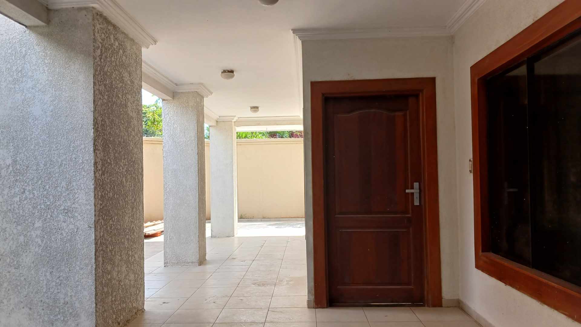 Casa en Alquiler📍 Barrio Hamacas, entre 3er y 4º anillo – Esquina comercial 4 dormitorios 4 baños 2 parqueos Foto 10