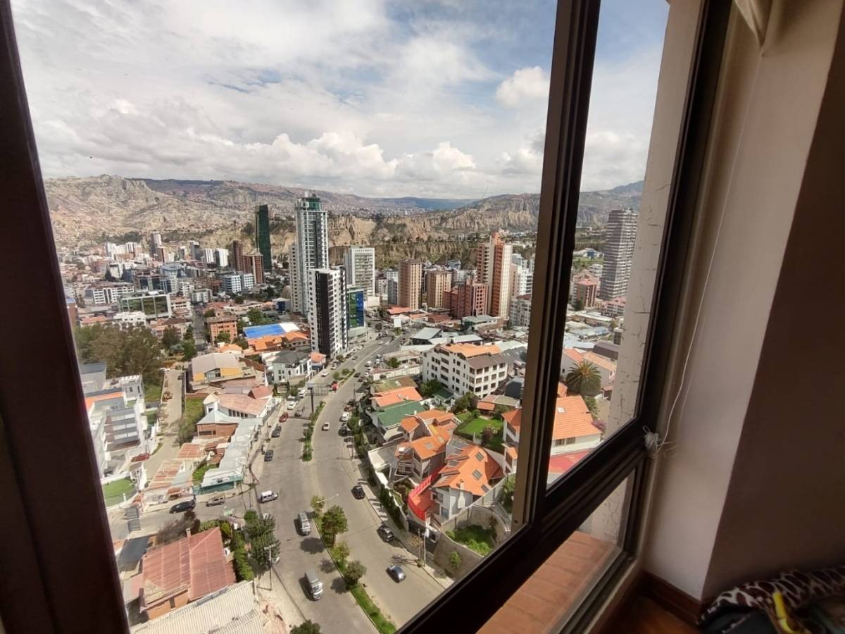 Departamento en AnticréticoCALLE 25 CALACOTO AV. MUÑOZ REYES Foto 8