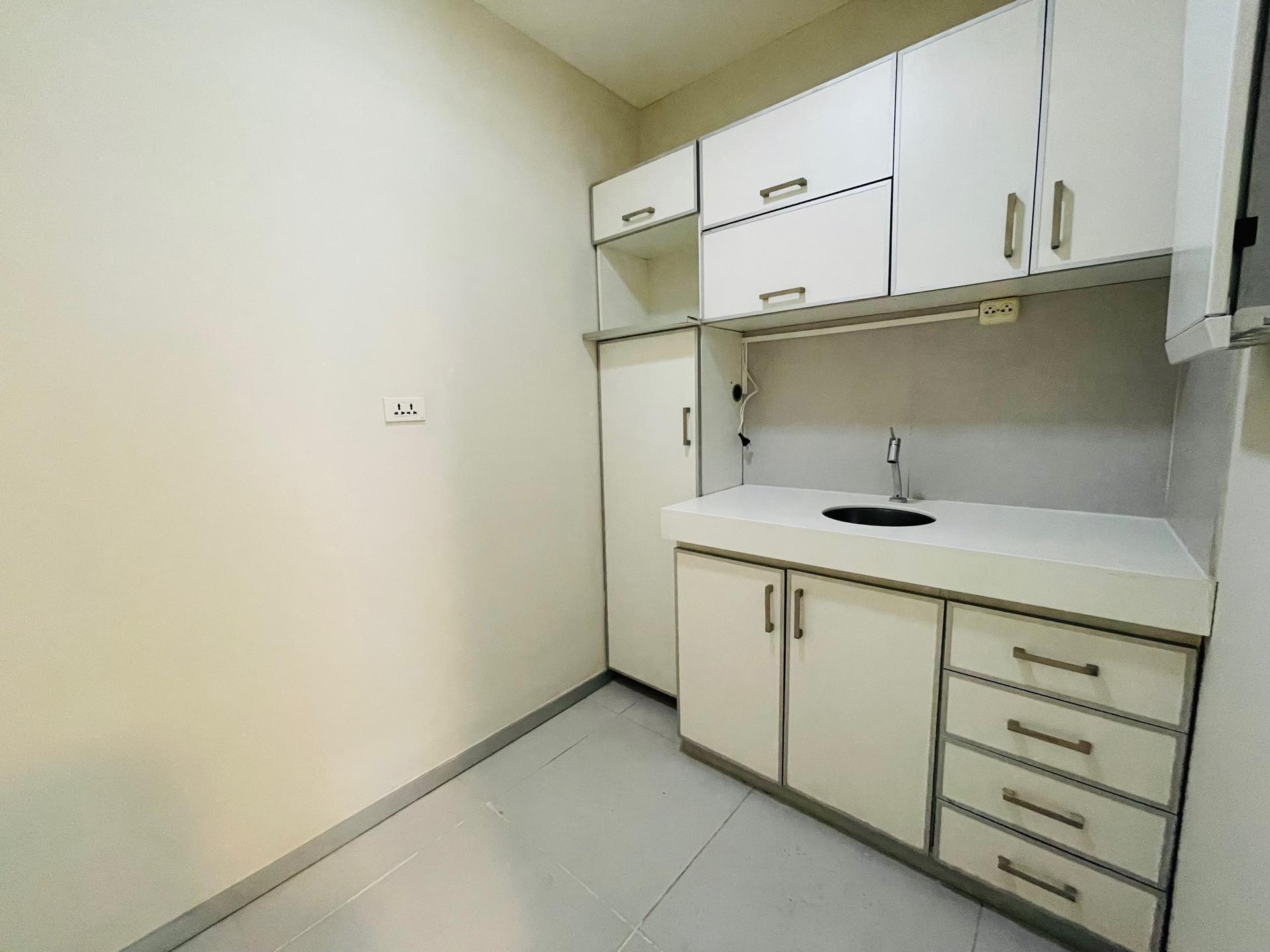 Oficina en AlquilerEdificio Torre Duo, Equipetrol 4to anillo  Foto 13