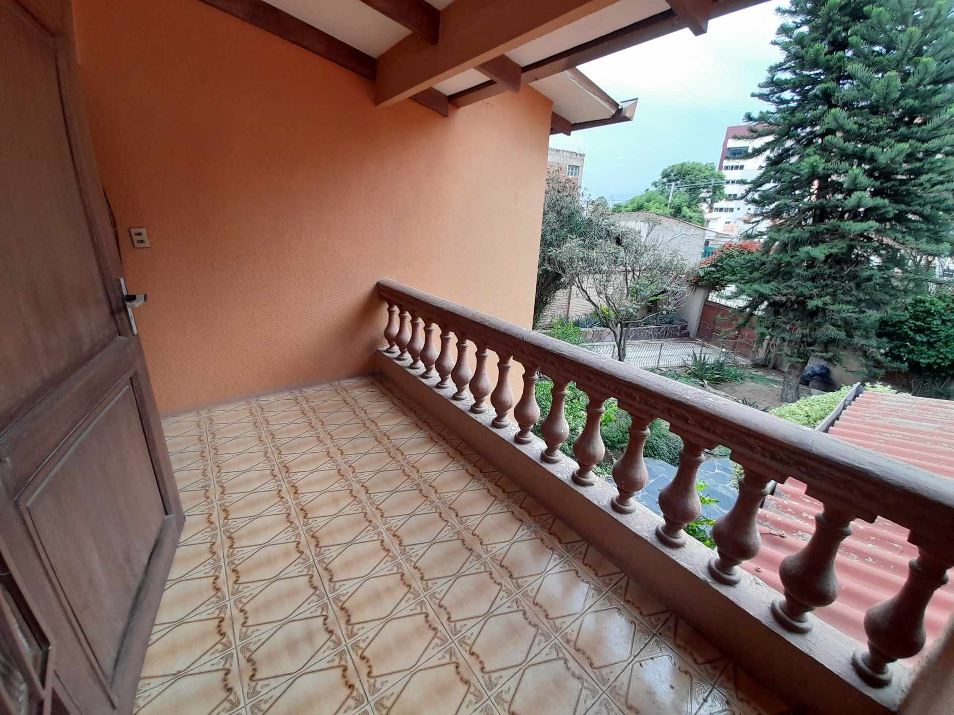 Casa en Cala Cala en Cochabamba 4 dormitorios 6 baños 6 parqueos Foto 6