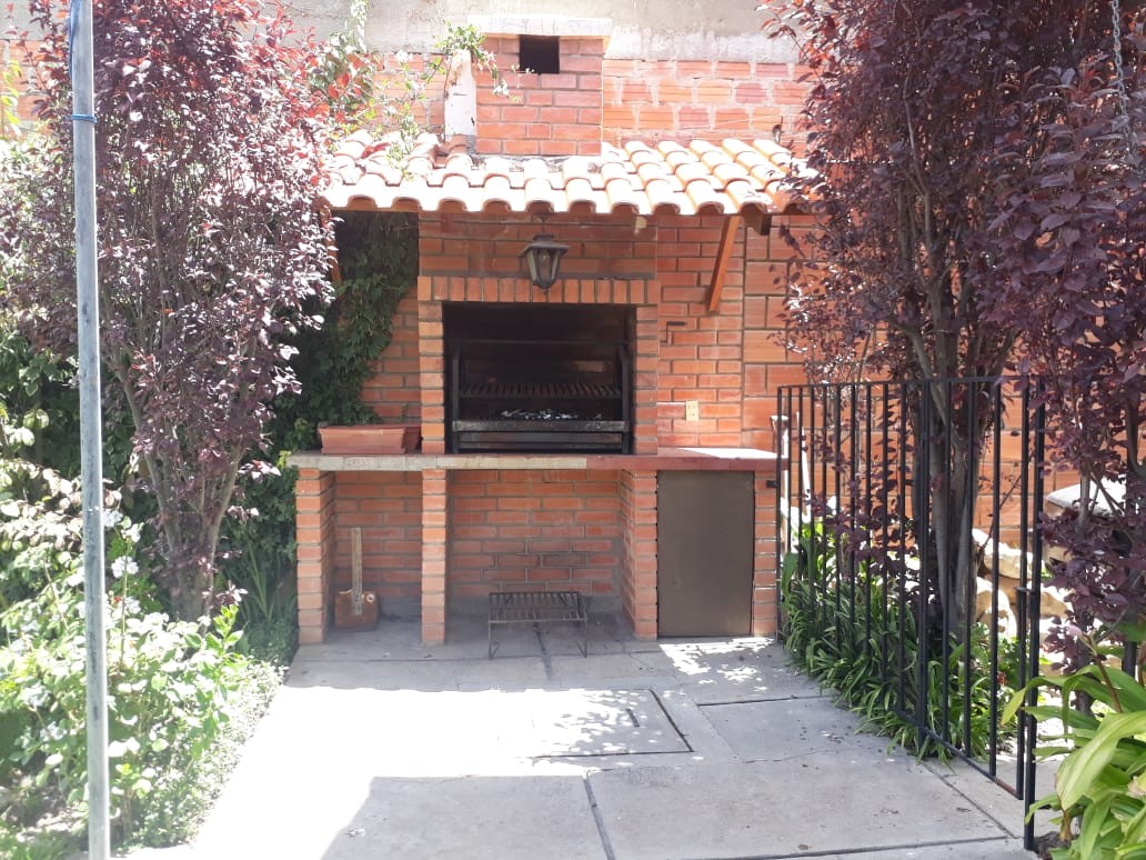 Casa en VentaCerca del colegio FRANCO  5 dormitorios 4 baños 3 parqueos Foto 4