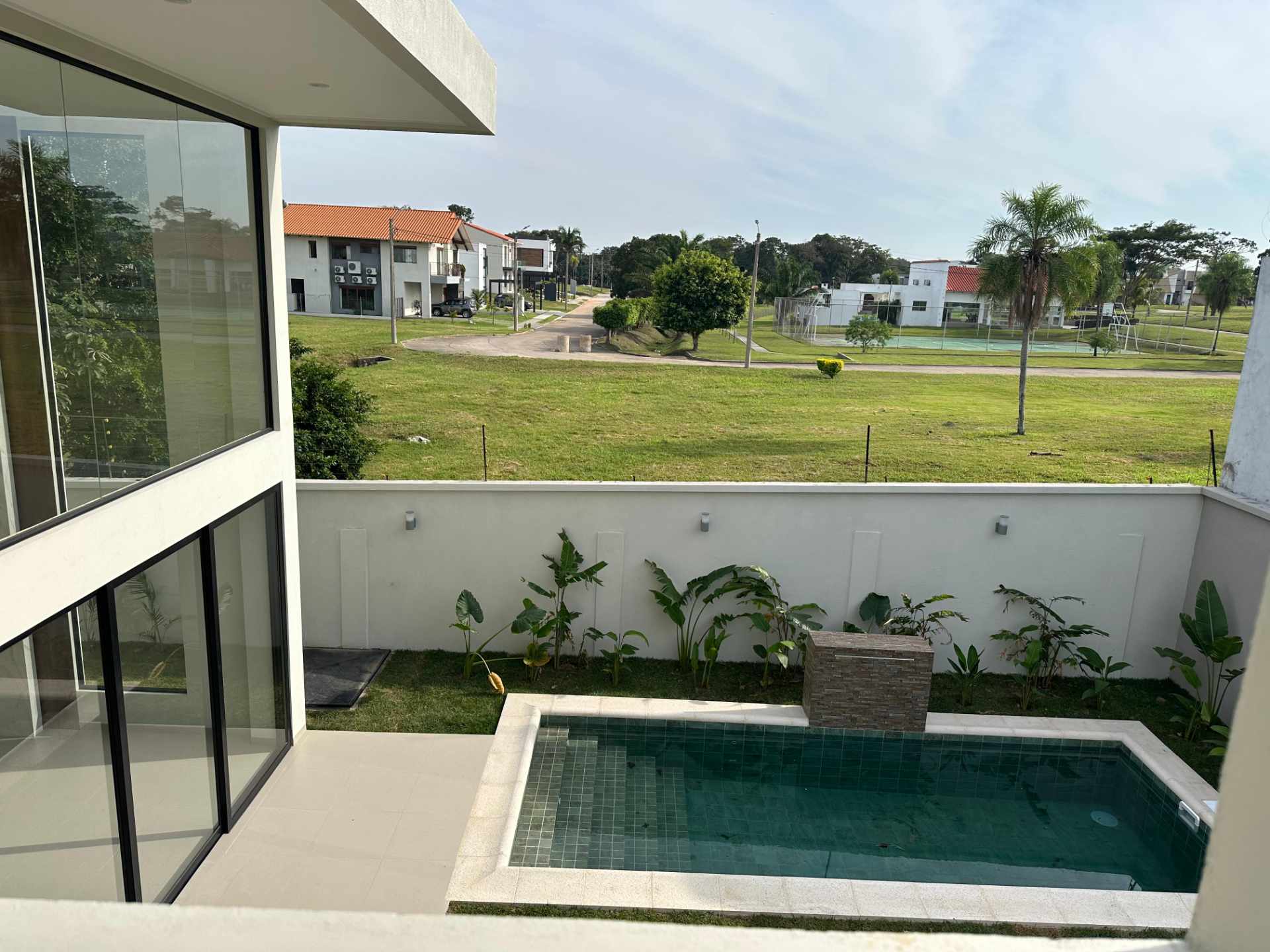 Casa en Urubó en Santa Cruz de la Sierra 4 dormitorios 5 baños 6 parqueos Foto 12