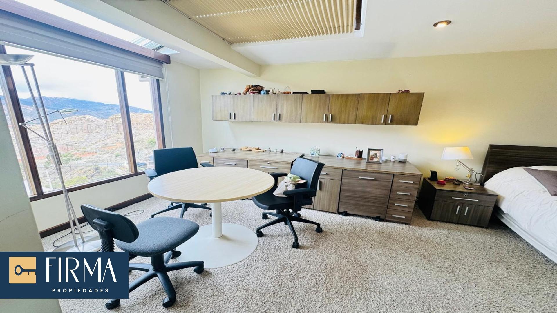 Casa en VentaMALLASILLA 6 dormitorios 9 baños 4 parqueos Foto 2