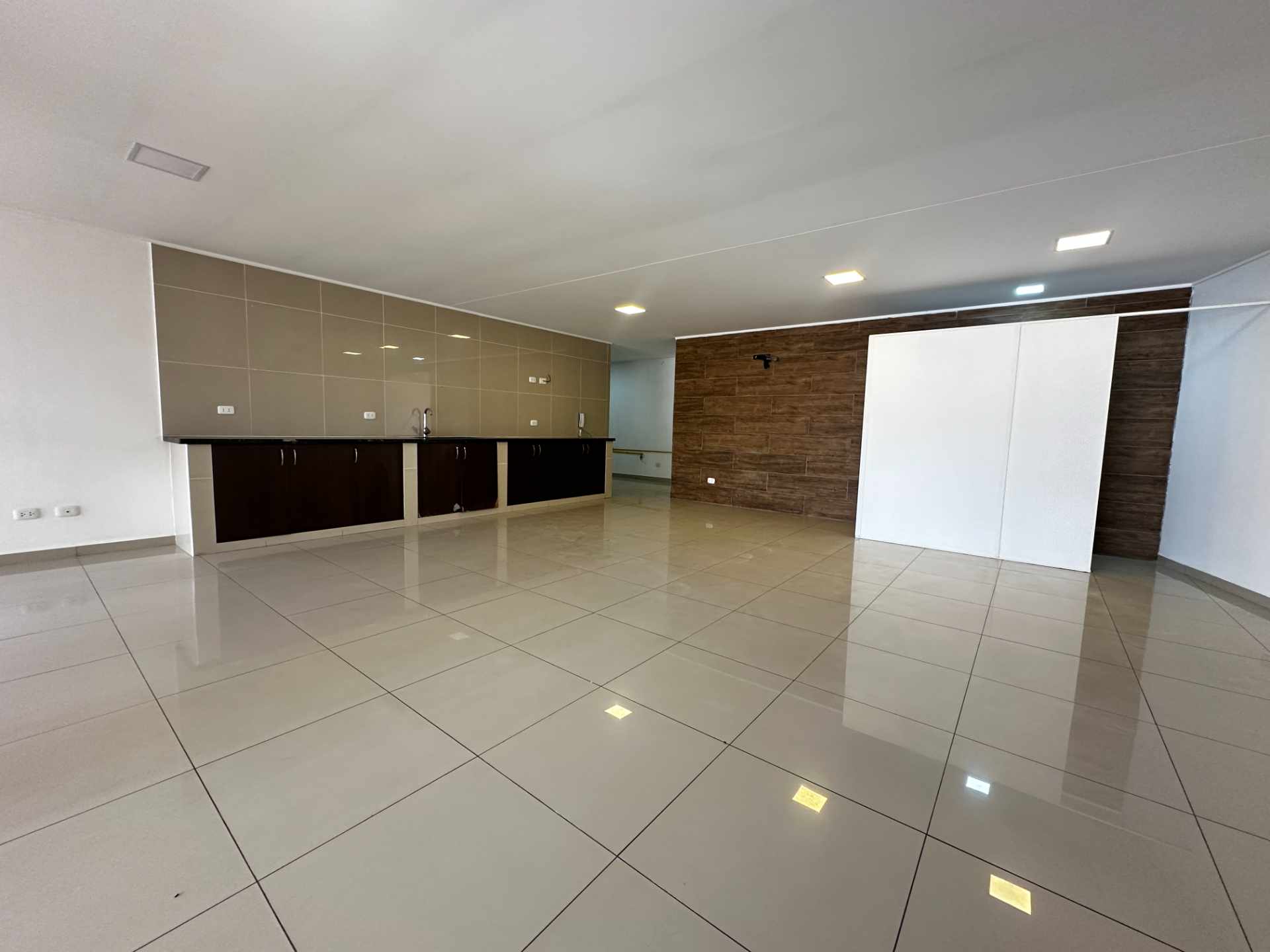 Local comercial en VentaAV. BENI, ENTRE 5TO Y 6TO ANILLO, BUSINESS CENTER Foto 7
