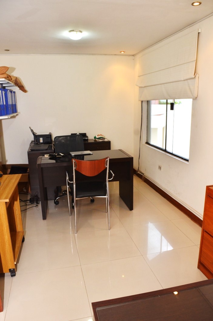 Casa en Entre 2do y 3er anillo Norte en Santa Cruz de la Sierra 5 dormitorios 4 baños 2 parqueos Foto 25