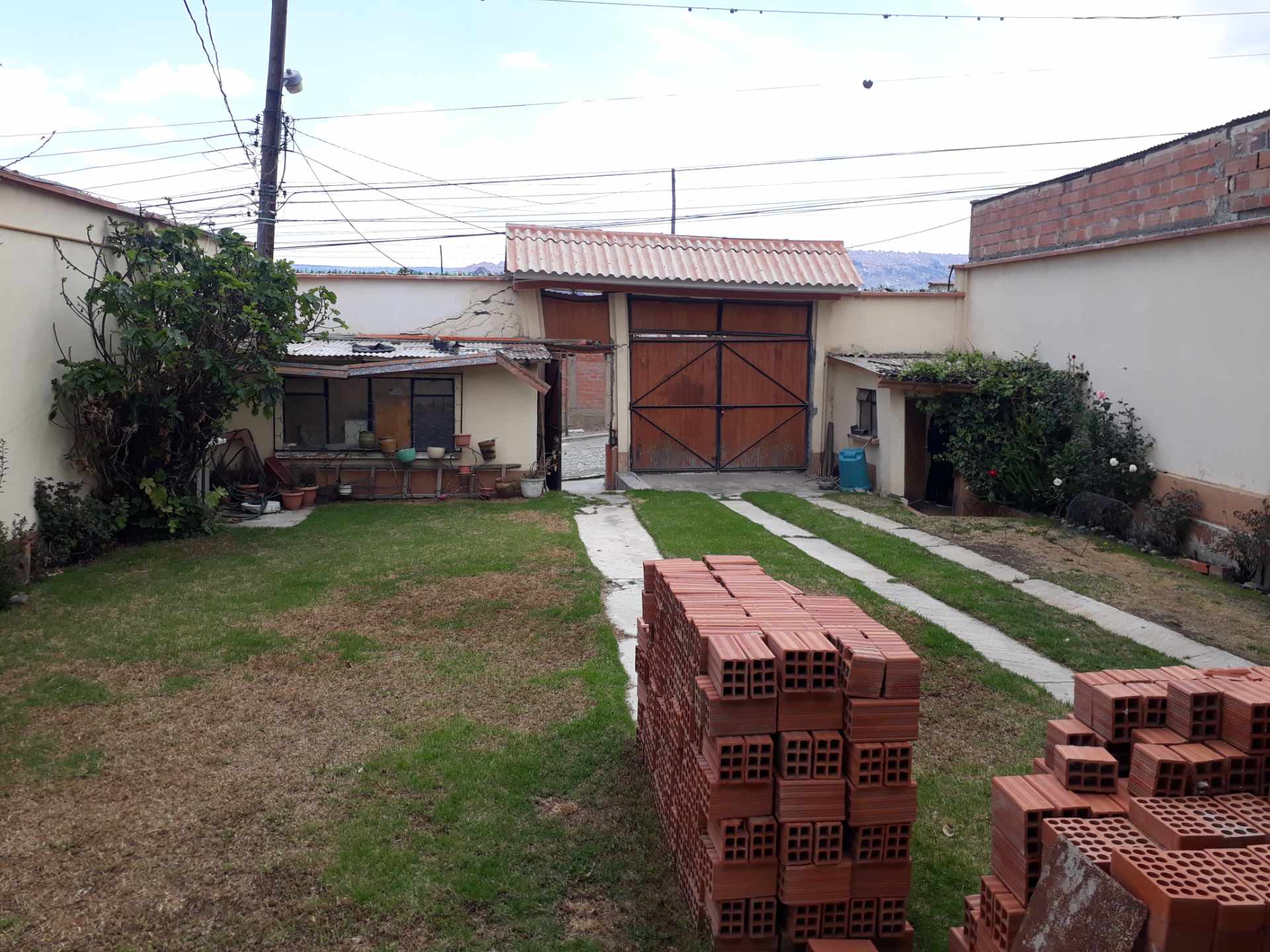 Terreno en VentaCalle 32 de cotacota y la av. las retamas    Foto 3