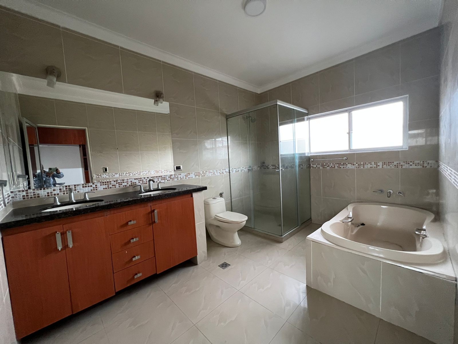 En Alquiler a $us 1,800 Foto 6