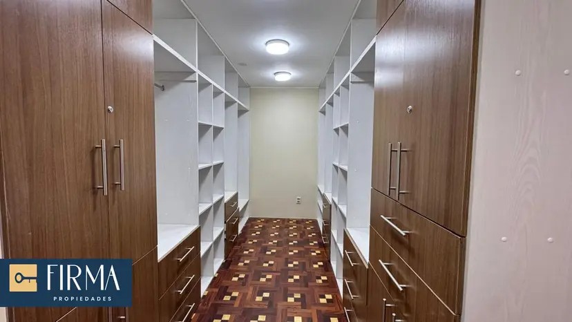 Casa en Achumani en La Paz 4 dormitorios 6 baños 3 parqueos Foto 11