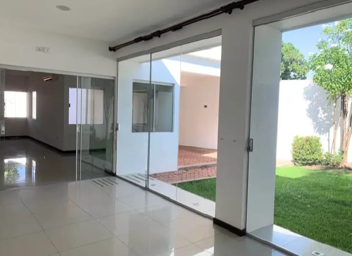 Casa en AlquilerCASA EN ALQUILER/ VENTA - AV. BENI Foto 5