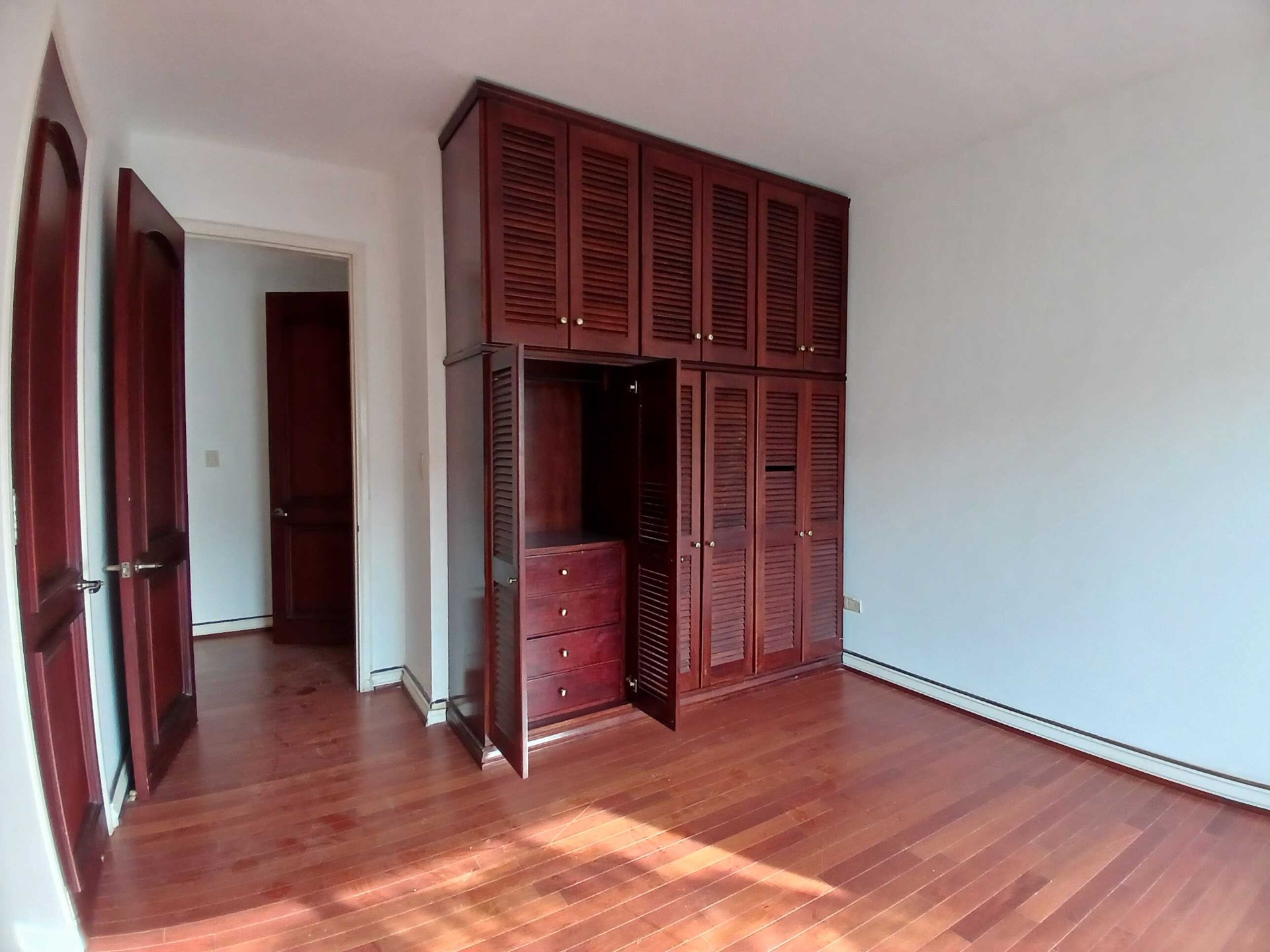 Casa en Entre 4to y 5to anillo Norte en Santa Cruz de la Sierra 3 dormitorios 3 baños 2 parqueos Foto 13