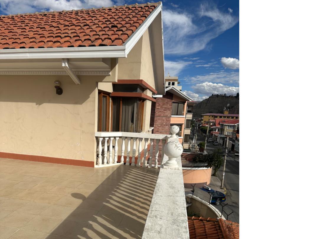 Casa en Irpavi en La Paz 7 dormitorios 7 baños 4 parqueos Foto 3