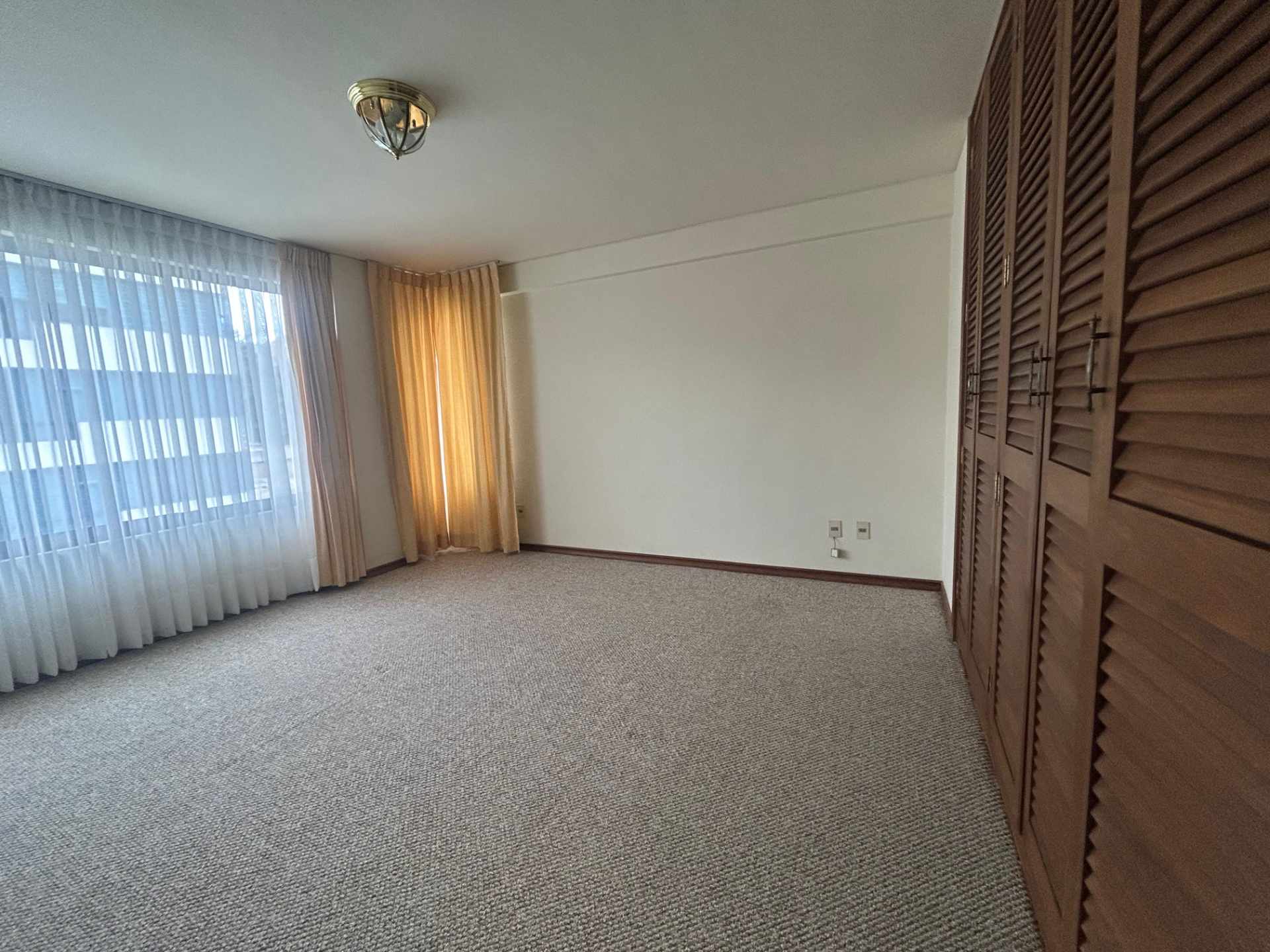 En Alquiler a $us 1,500 Foto 13