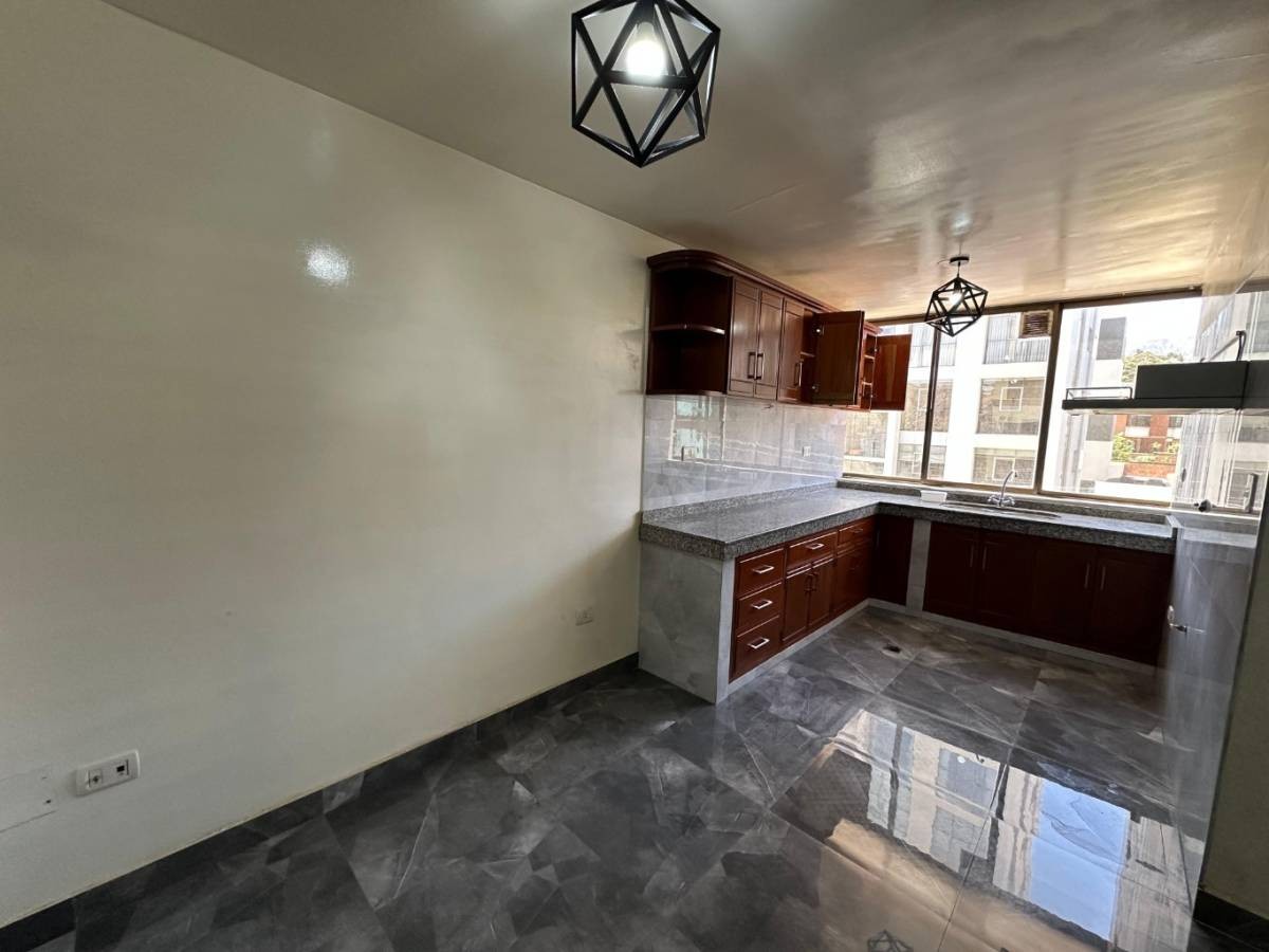 Departamento en Venta
EN VENTA – DEPARTAMENTO DE 3 DORMITORIOS EN AV. BALLIVIÁN Y CALLE 25 3 dormitorios 3 baños 1 parqueos Foto 6