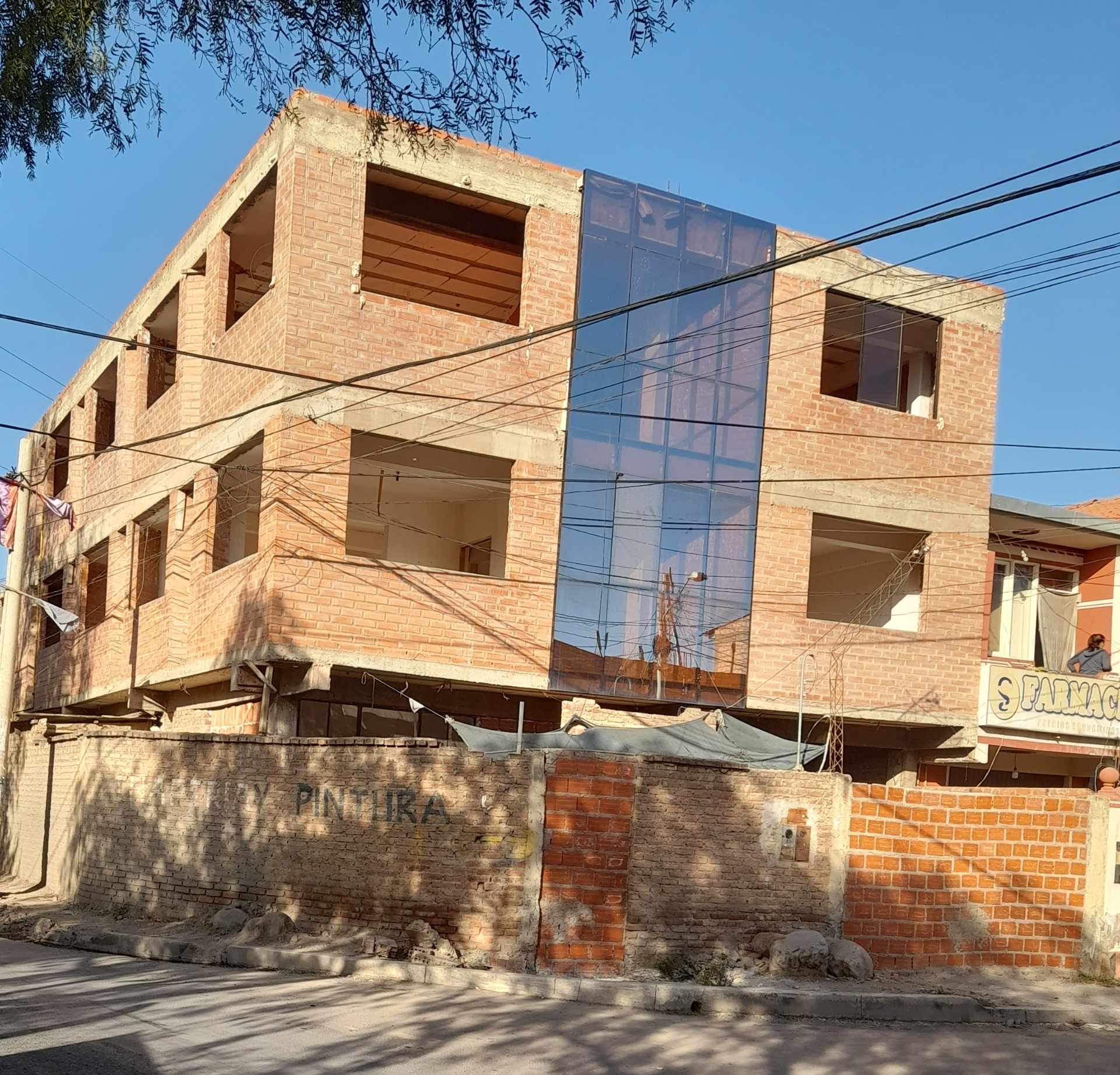 Edificio en Jayhuayco en Cochabamba 5 dormitorios 4 baños 2 parqueos Foto 1