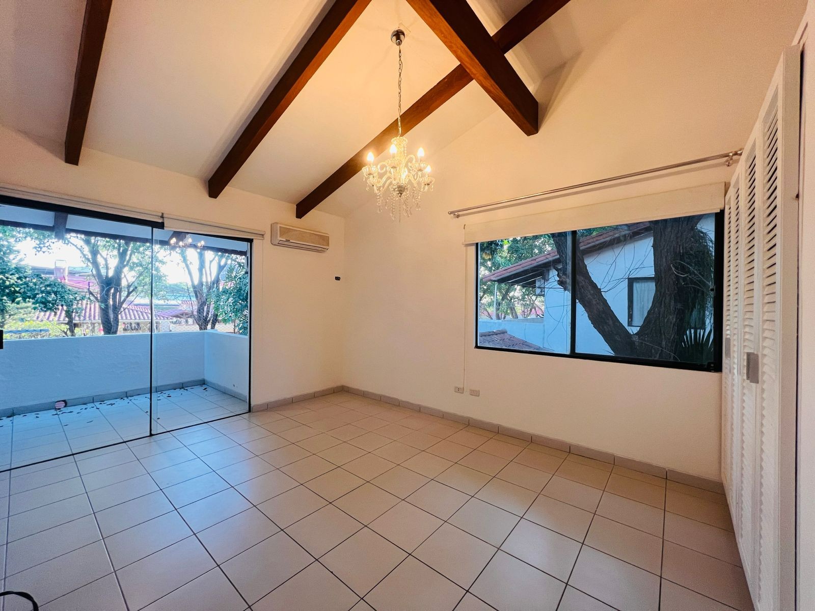 En Alquiler a $us 1,600 Foto 7