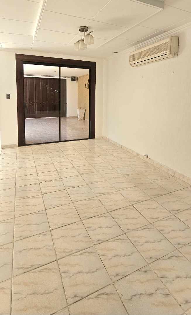 Casa Av. Roca Coronado 3er anillo- frente a la Feria exposición  Foto 20
