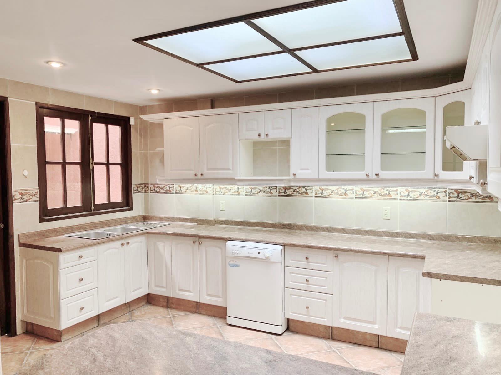 Casa en Auquisamaña en La Paz 3 dormitorios 4 baños 3 parqueos Foto 8